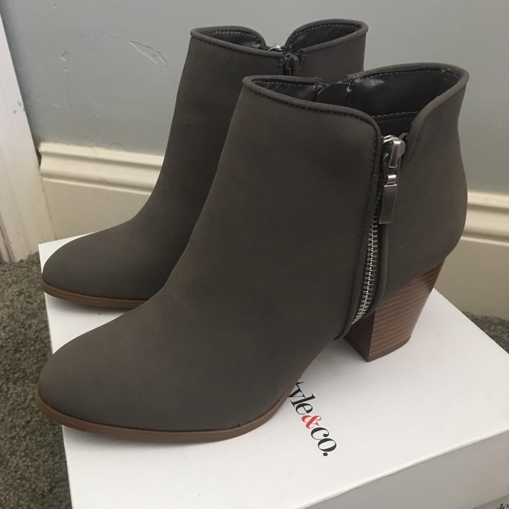 NWB Grey Style & Co Ankle faux suede boots. Sz 7